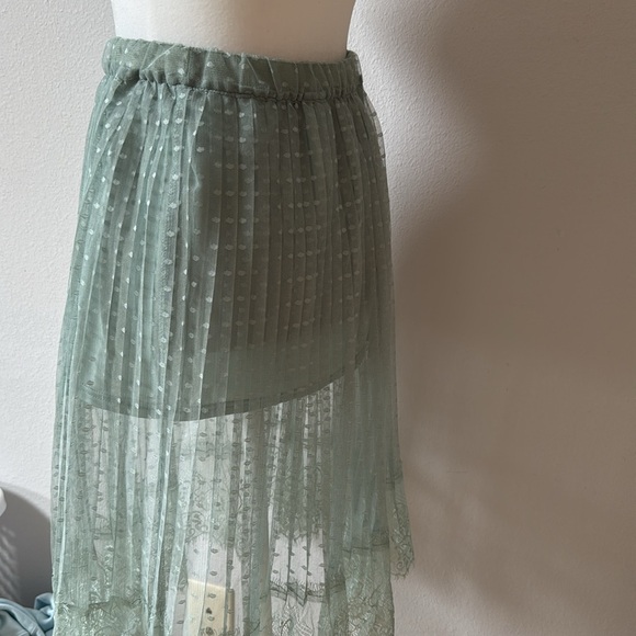 H&M Divided Women’s Sage Green Mesh Midi Skirt Polka Dot Floral Size U.S. 6 - Picture 4 of 5